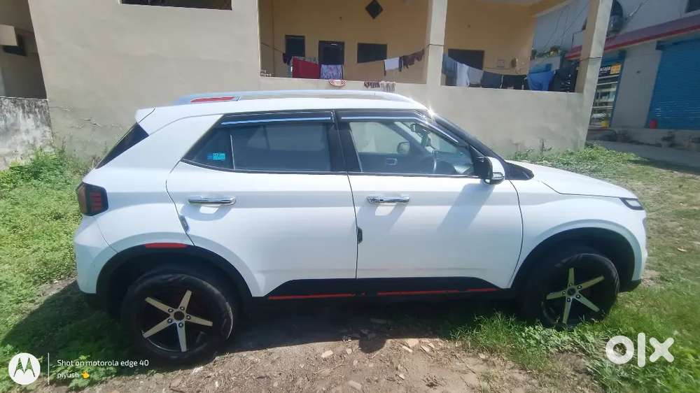 Venue Sx Mt 2nd Top Model With Automatic Climate Controls, Sunroof.