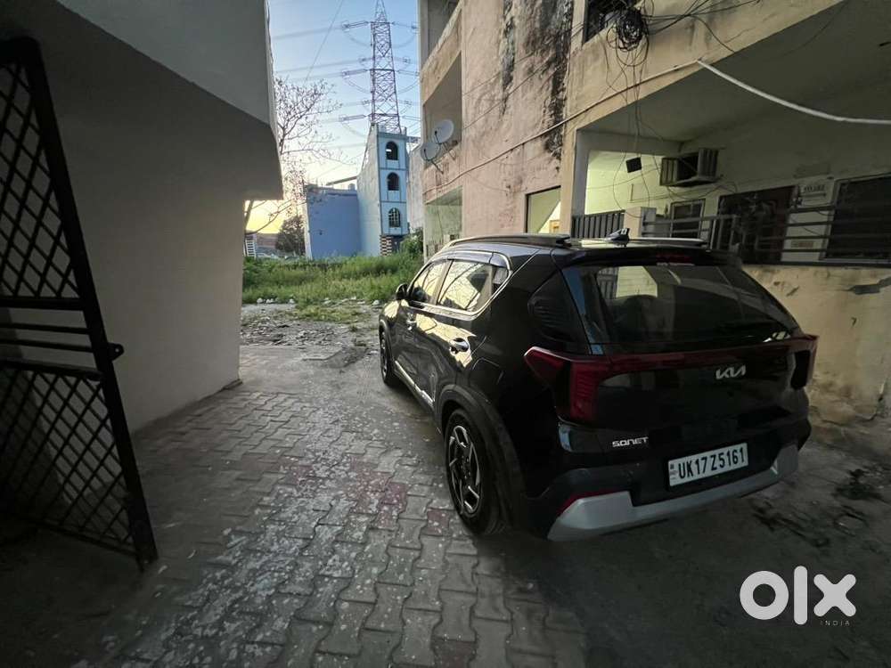 Kia Sonet 2025 Petrol 4900 Km Driven