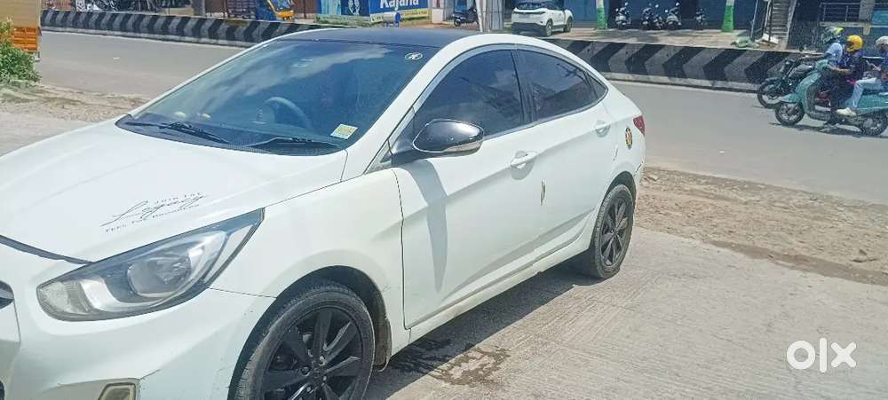 Hyundai Verna Petrol 2011 Year