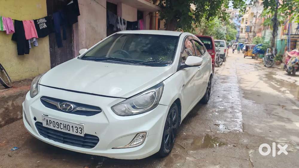 Hyundai Verna 2011 Fluidic Diesel Top-end Veriant
