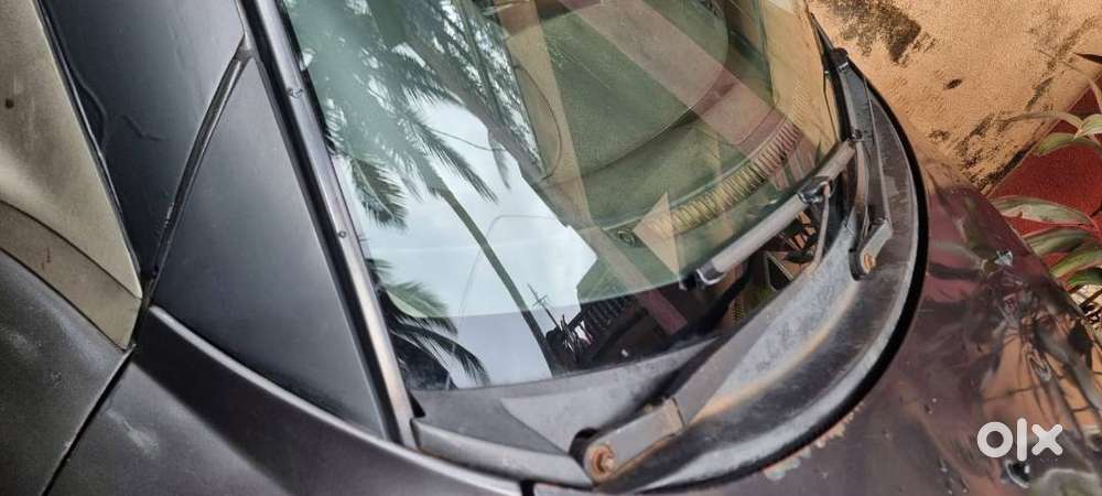 Maruti Suzuki Swift Lxi 2011