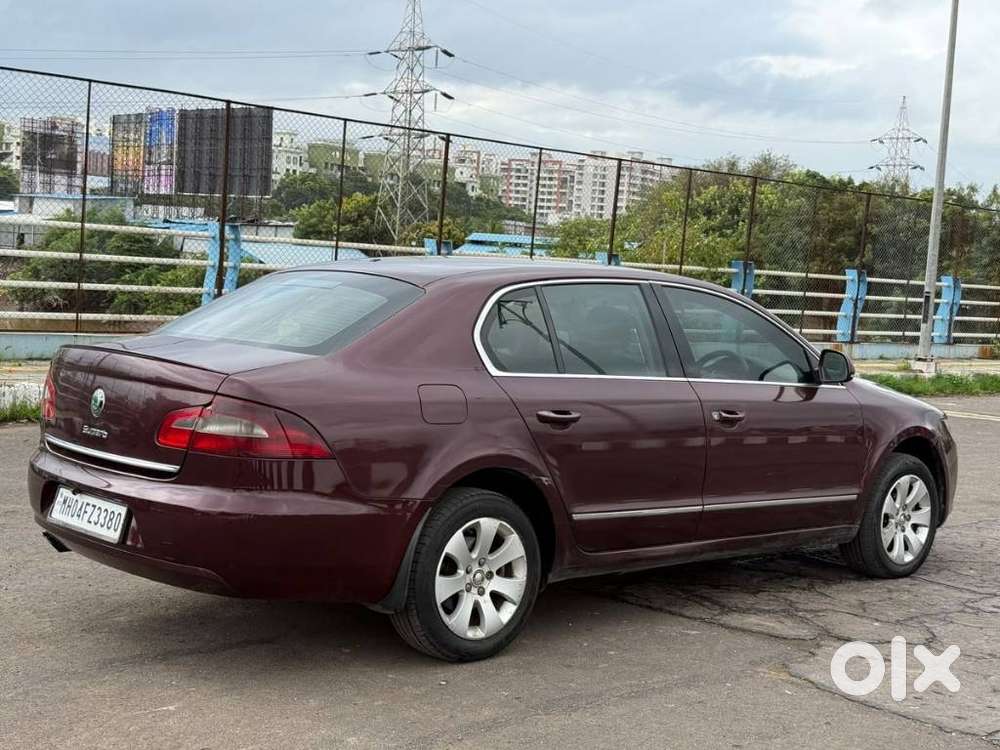 Skoda Superb { }2.0 Elegance Tdi At, 2013