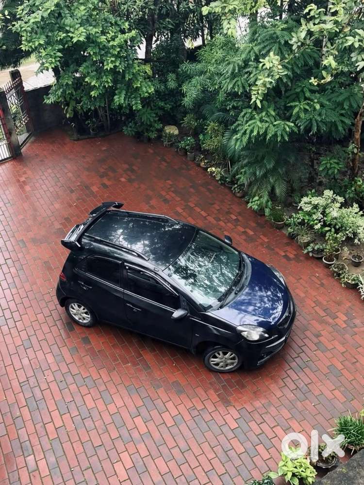 Honda Brio 2011 Petrol Well Maintained