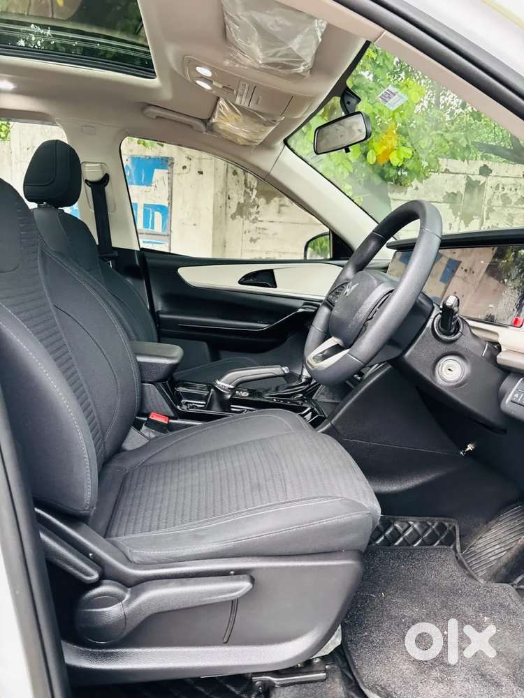 Mahindra Xuv700 2.2 Ax 5 Diesel At 7 Str, 2023, Diesel