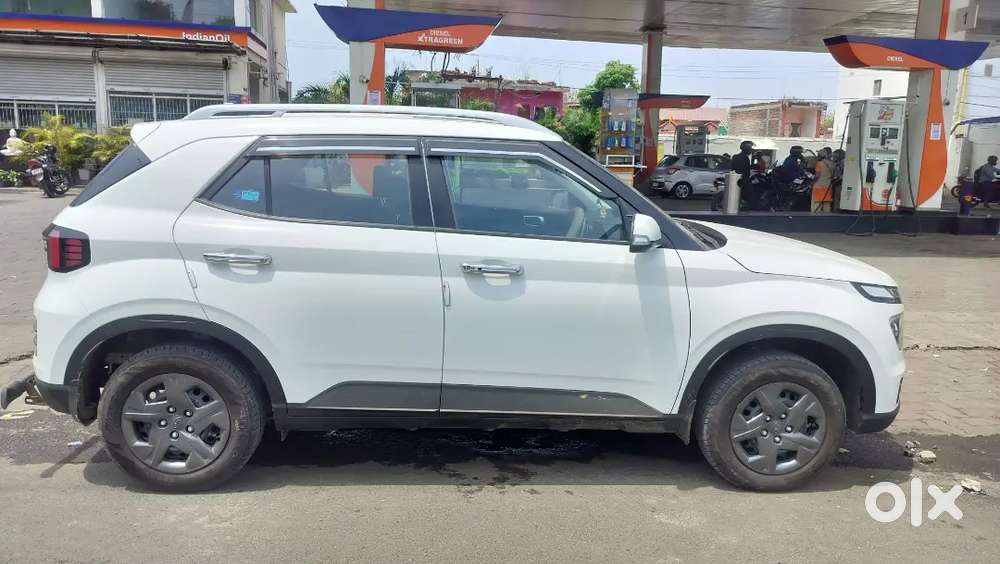 Hyundai Venue 2024 Petrol 11000 Km Driven