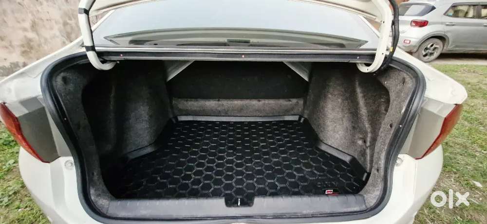 Honda City Vx (o) Sunroof Automatic Top End Model