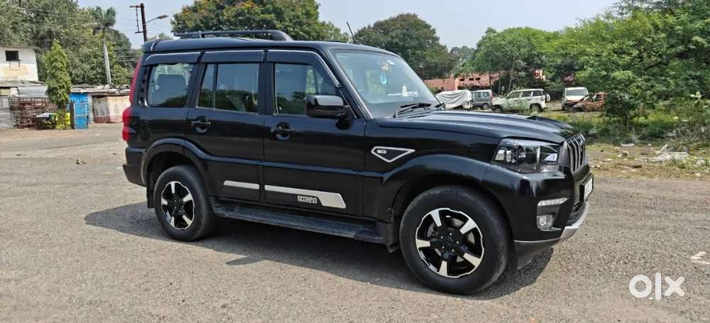 Mahindra Scorpio S11