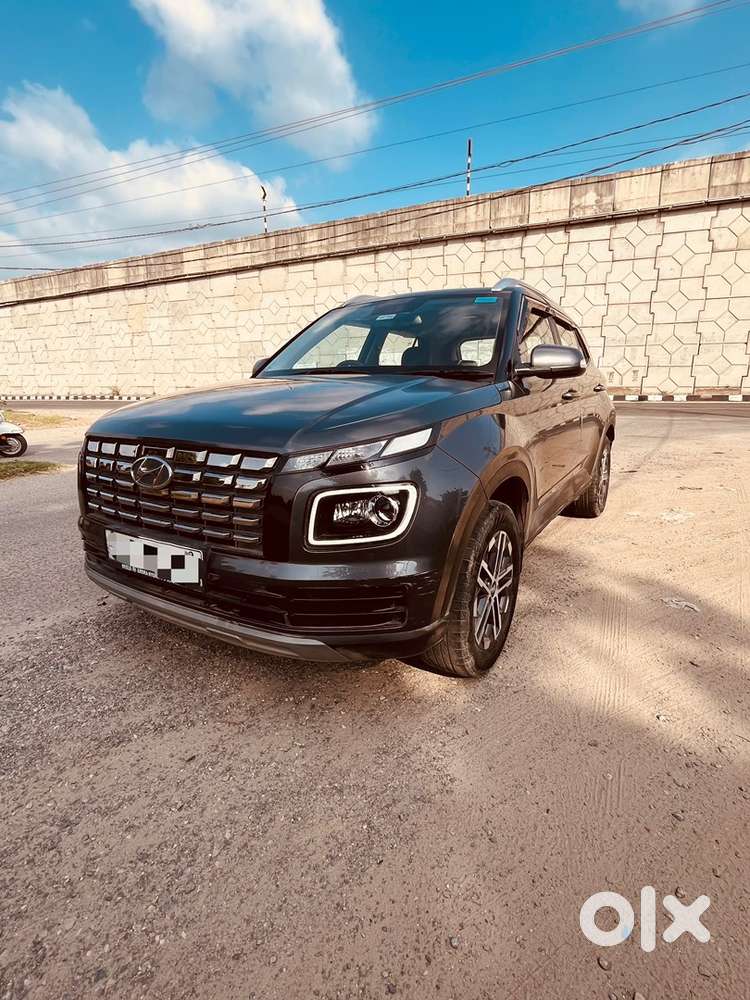 Hyundai Venue 2023 Petrol Well Maintained