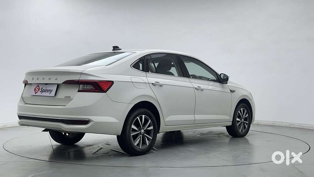 Skoda Slavia Style 1.0l Tsi At, 2023, Petrol