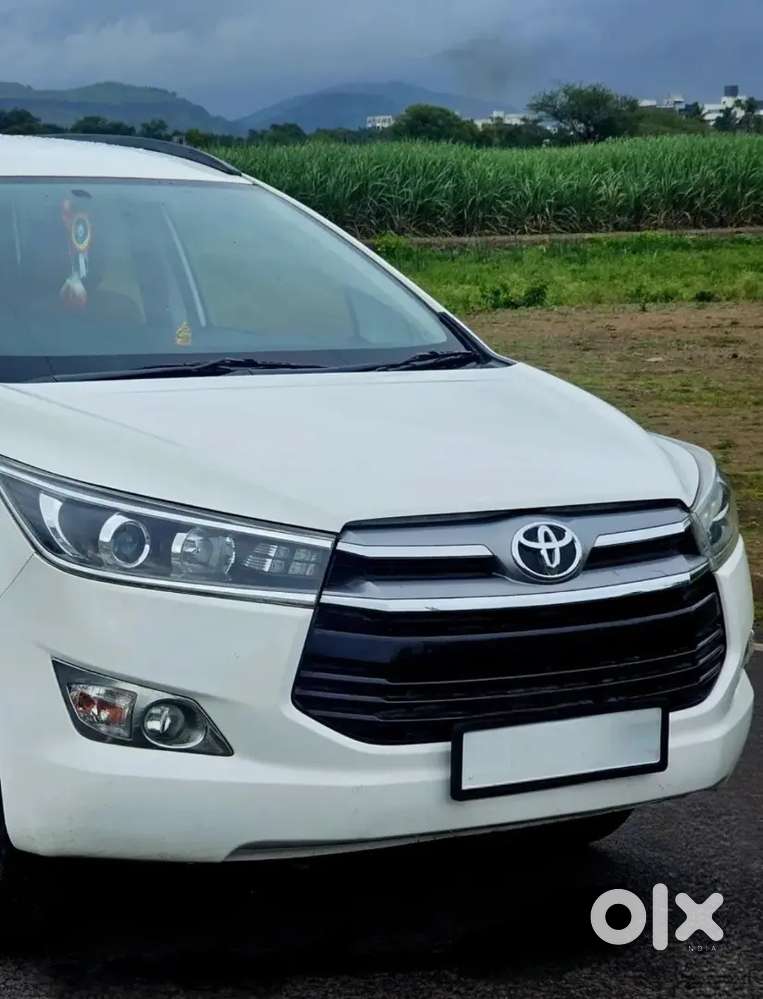 Toyota Innova Crysta 2.4 V 2016
