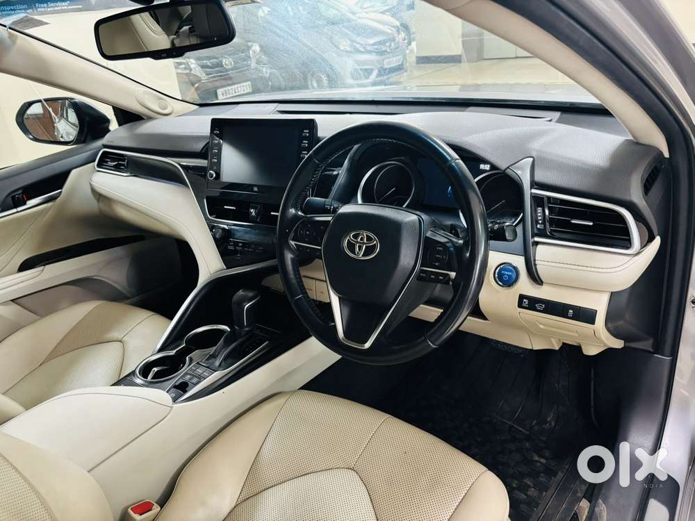 Toyota Camry [2019-ongoing] 2.5 Hybrid, 2023, Cng & Hybrids