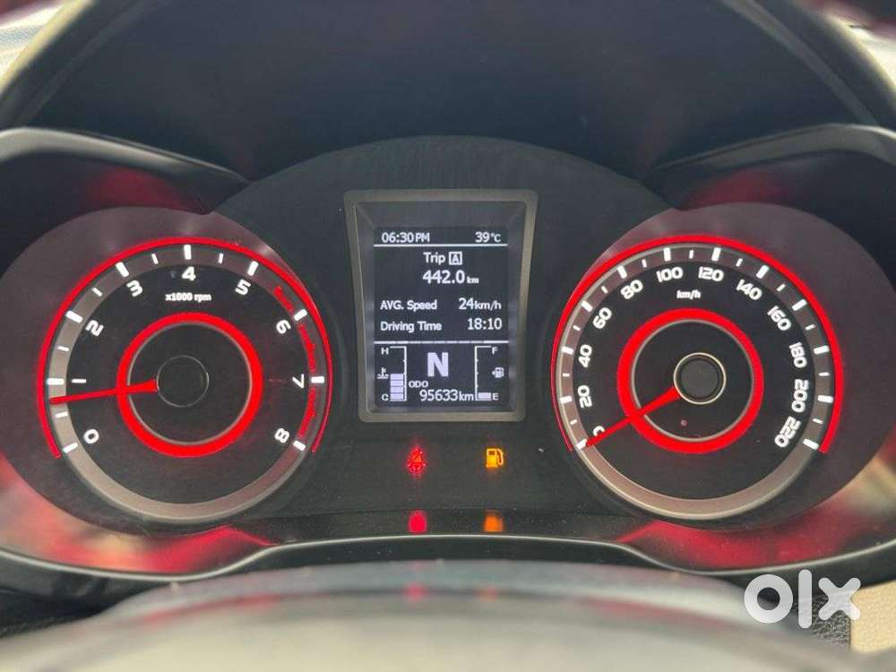 Mahindra Xuv300 1.2 W8 Amt Petrol, 2022, Petrol