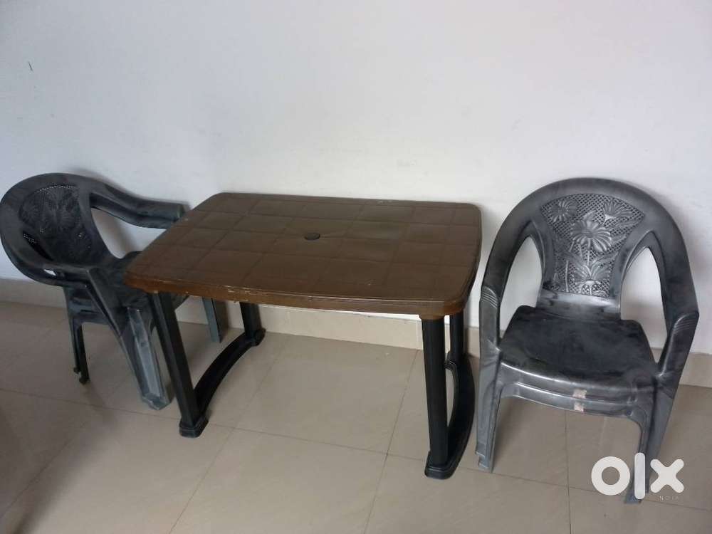 01 Plastic Table with 04 plastic chair set