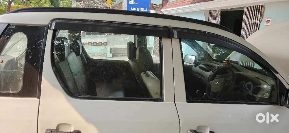महिंद्र क्वांटो C4  में चारों टायर नया पड़े गाड़ी के सर्विस भी करवादी