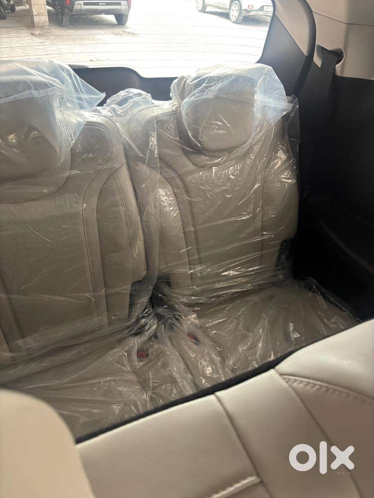 Mahindra Xuv700 2.0 Ax 7 Petrol At Luxury Pack Str, 2024, Petrol