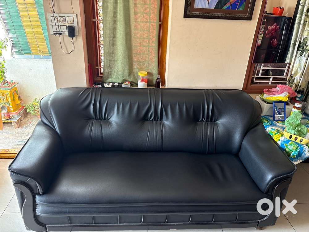 Premium Black Leatherette Sofa Set - 3+1+1