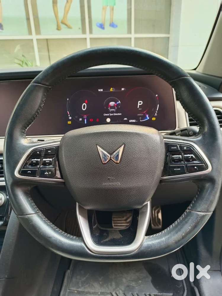 Mahindra Xuv700 2.2 Ax 7 Diesel At Str, 2022, Diesel