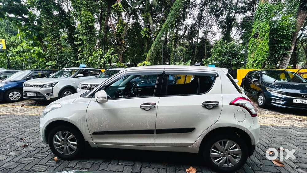 Maruti Suzuki Swift Vxi 1.2 Abs Bs-iv, 2015, Petrol