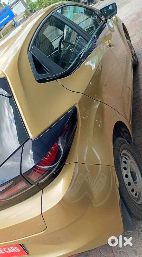 Tata Altroz 1.2 Xe, 2020, Petrol