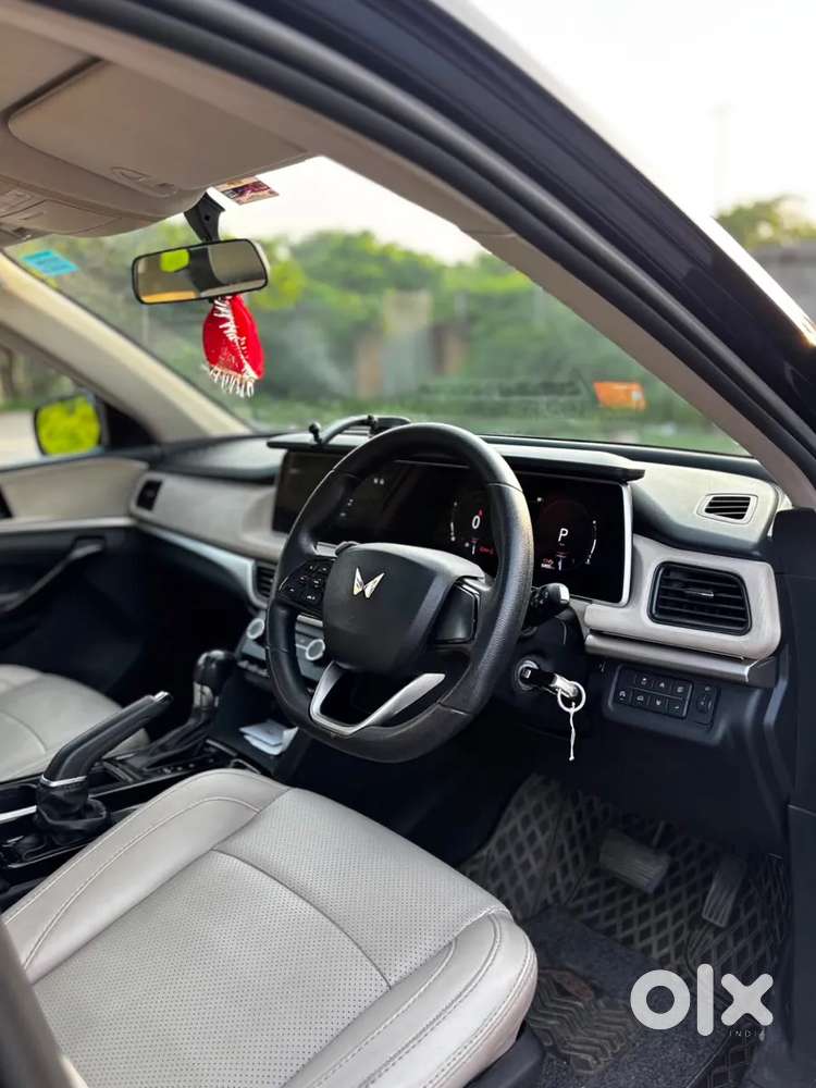 Mahindra Xuv700 2.0 Ax 5 Petrol At Str, 2023, Petrol