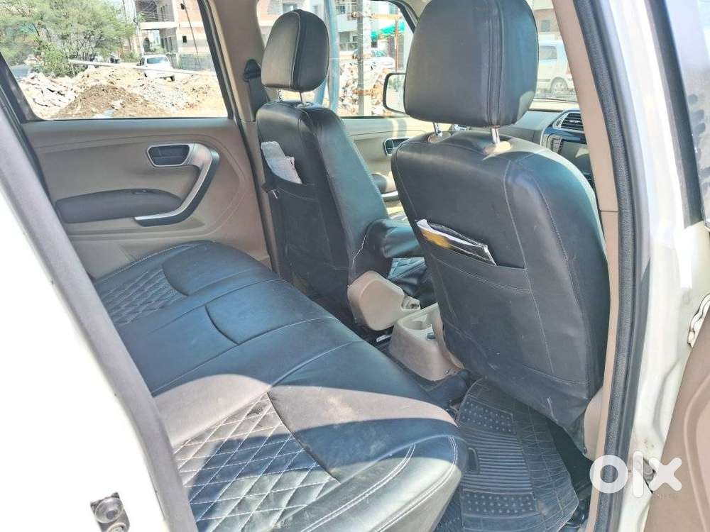 Mahindra Tuv 300 T10, 2019