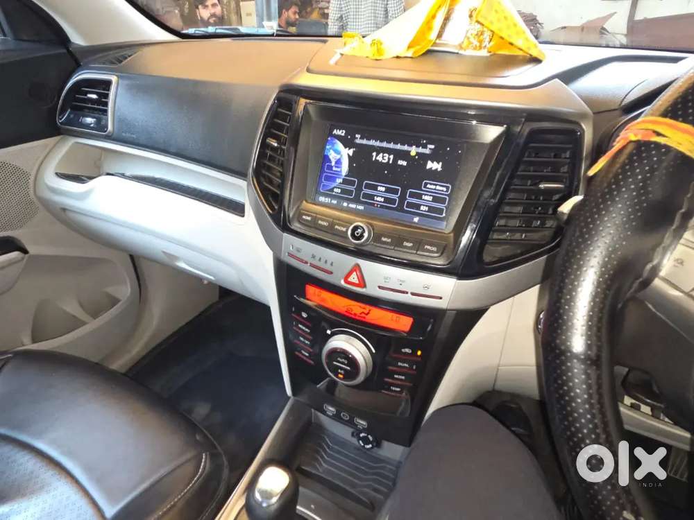 Mahindra/xuv300/w8