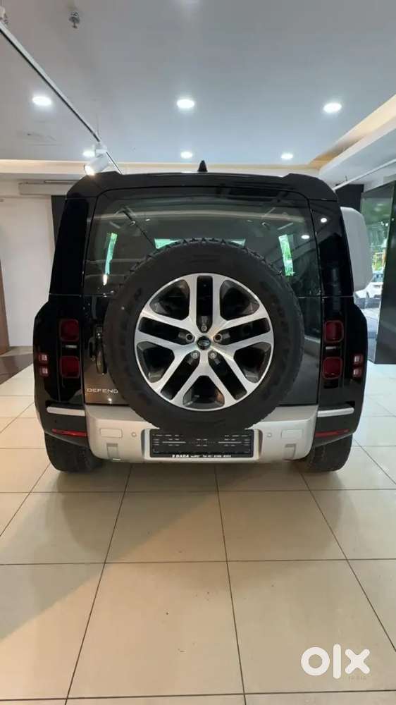 Land Rover Defender 2025 Petrol 22000 Km Driven