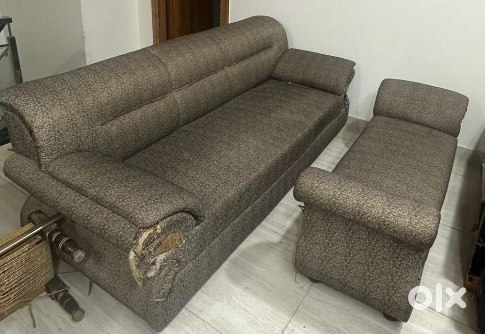 7 seater sofa set with center table - Sofa & Dining in undefined