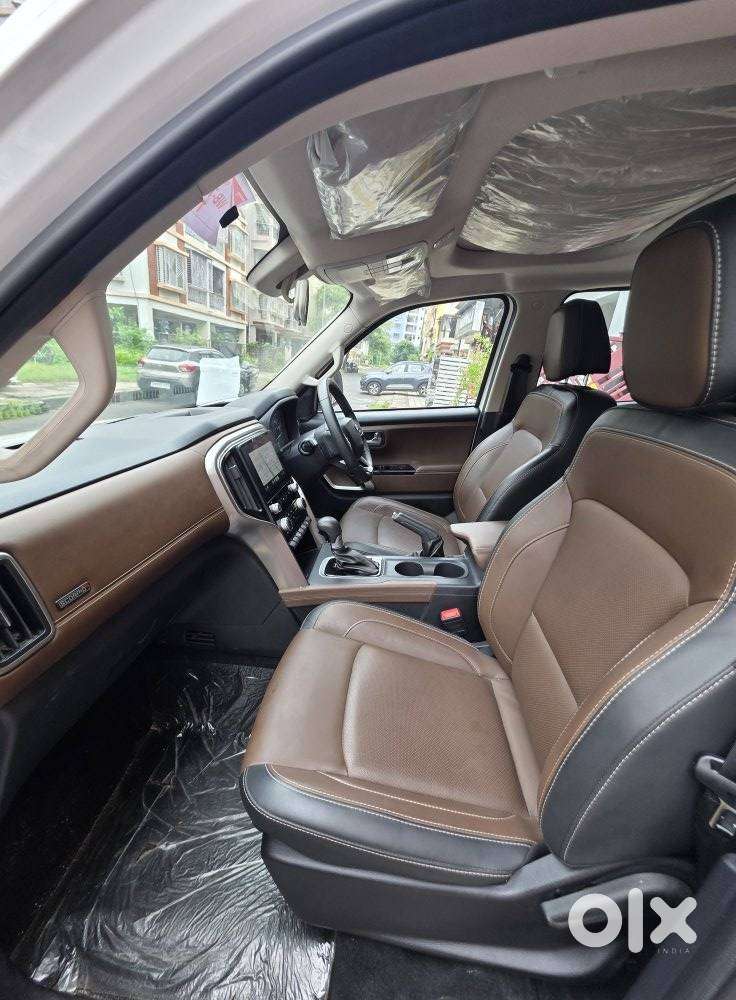 Mahindra Scorpio-n 2.0 Z8 Petrol At 7 Str, 2026, Petrol