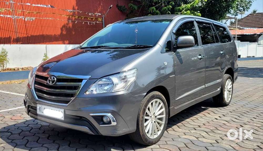 Toyota Innova 2.5 G (diesel) 8 Seater Bs Iv, 2015, Diesel