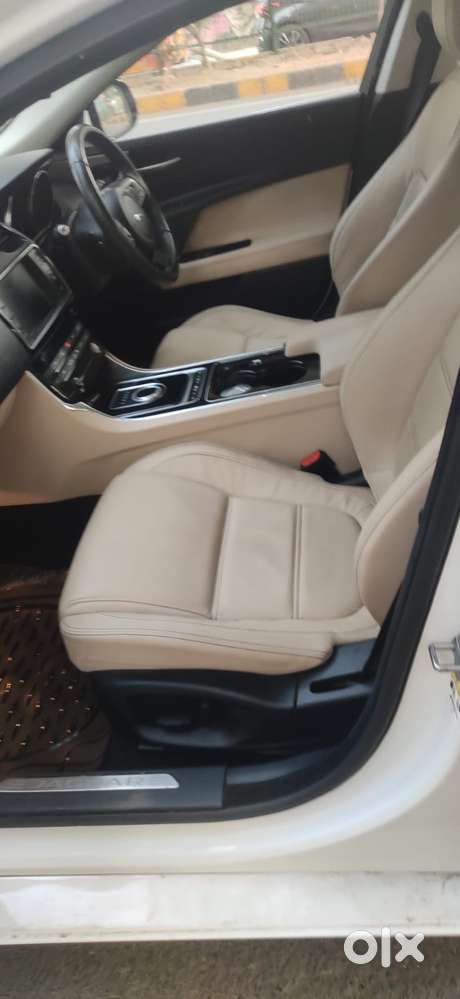 Jaguar Xe Prestige, 2016, Petrol