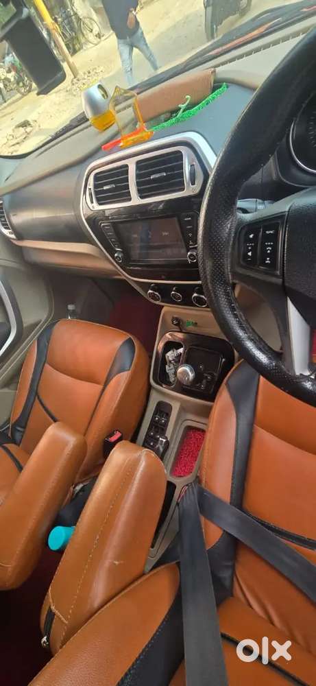 Mahindra Tuv 300 2018