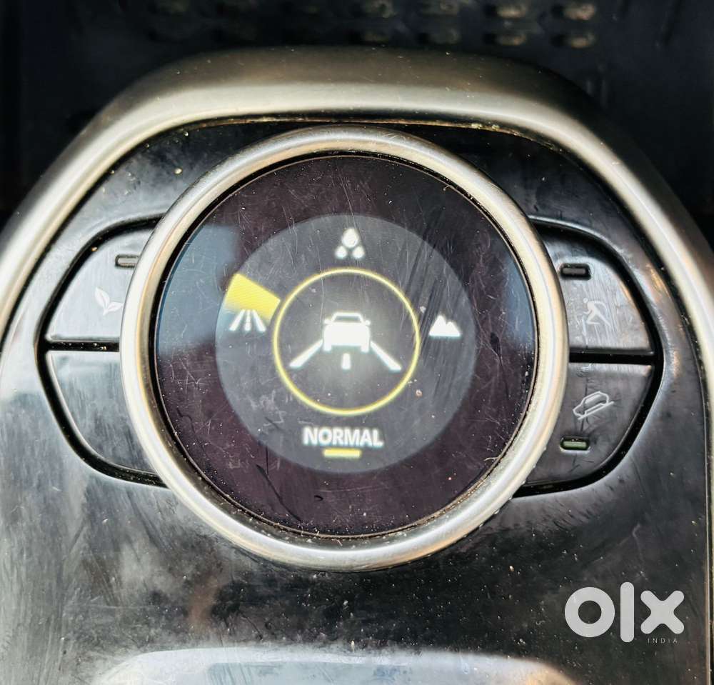 Tata Safari Accomplished Dark Edition At, 2024