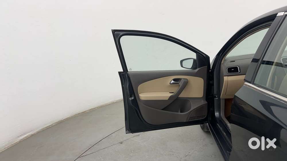 Volkswagen Vento 1.6 Highline, 2016, Petrol