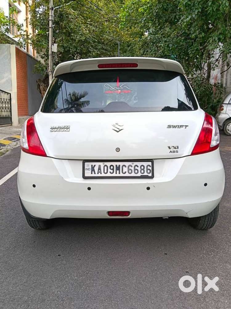 Maruti Suzuki Swift Vxi + Manual, 2017, Petrol