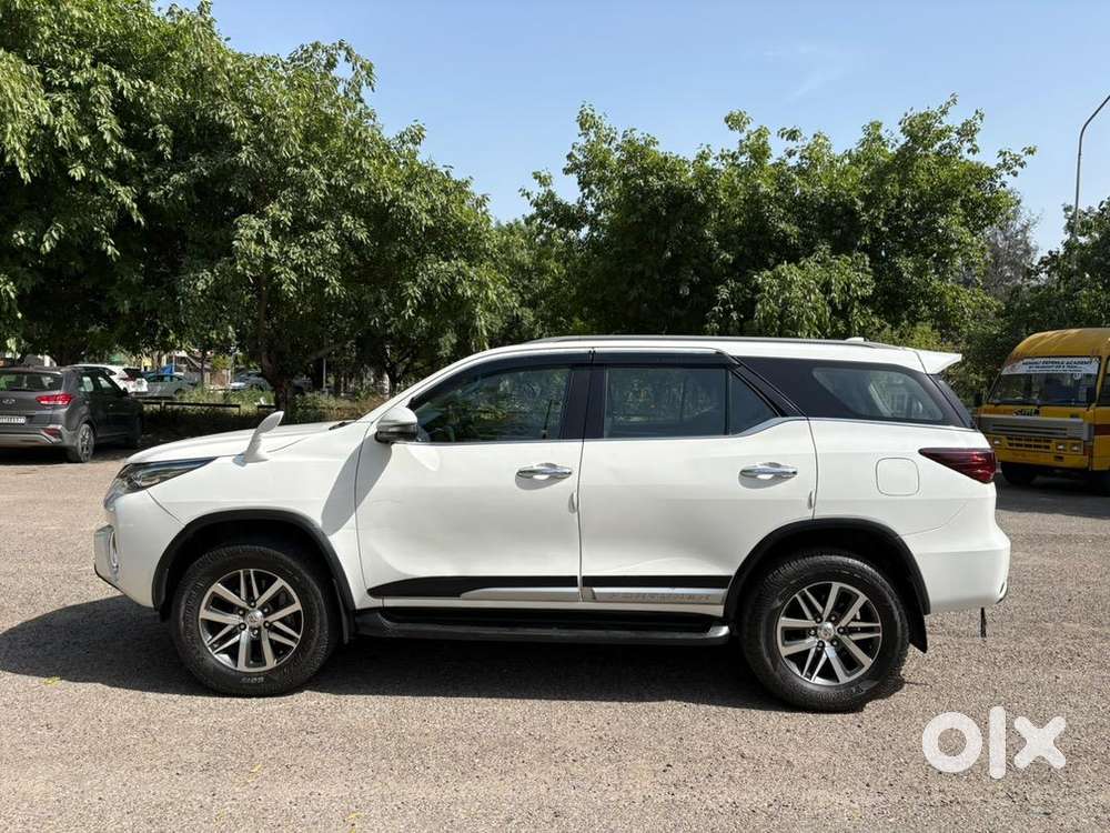 Toyota Fortuner 2019 Diesel 189000 Km Driven