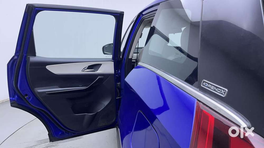 Mahindra Xuv700 2.2 Ax 7 Diesel At Luxury Pack Str, 2023, Diesel