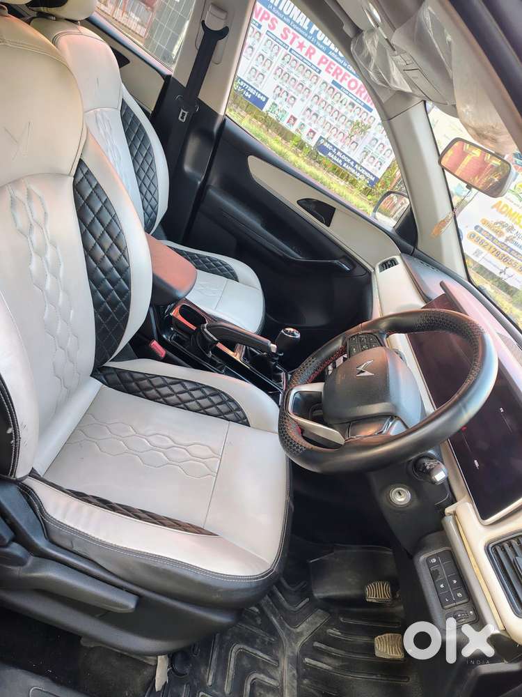 Mahindra Xuv700 2.0 Ax 5 Petrol Mt Str, 2022, Petrol