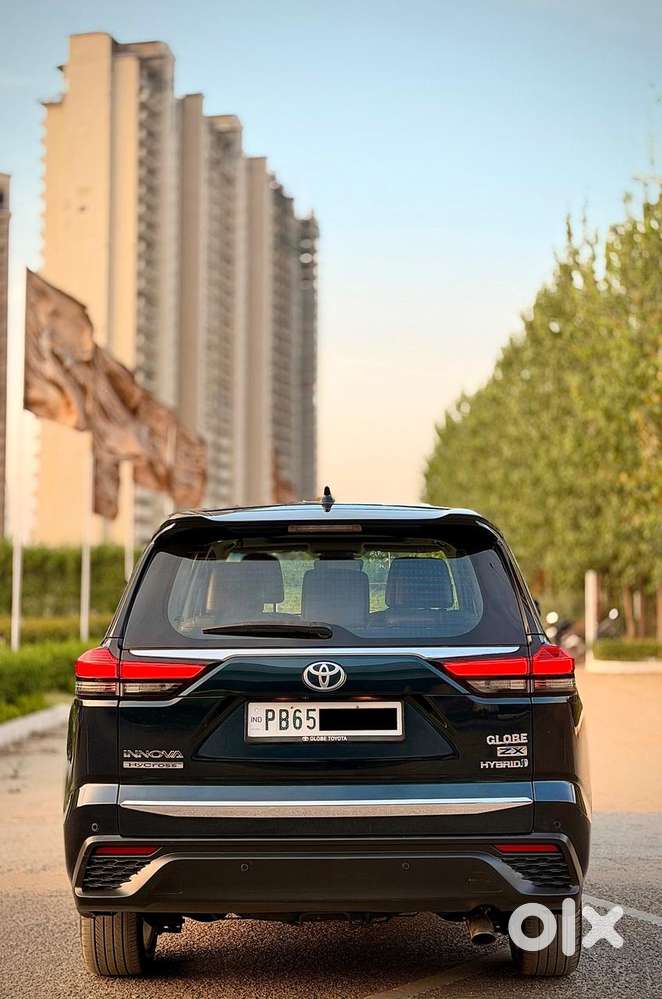 Toyota Innova Hycross 2.0 Zx (o) Hybrid 7 Str, 2023