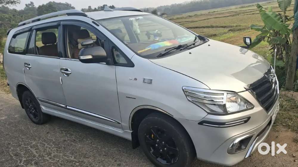 Toyota Innova Diesel 2011 2.5 V 7 Str