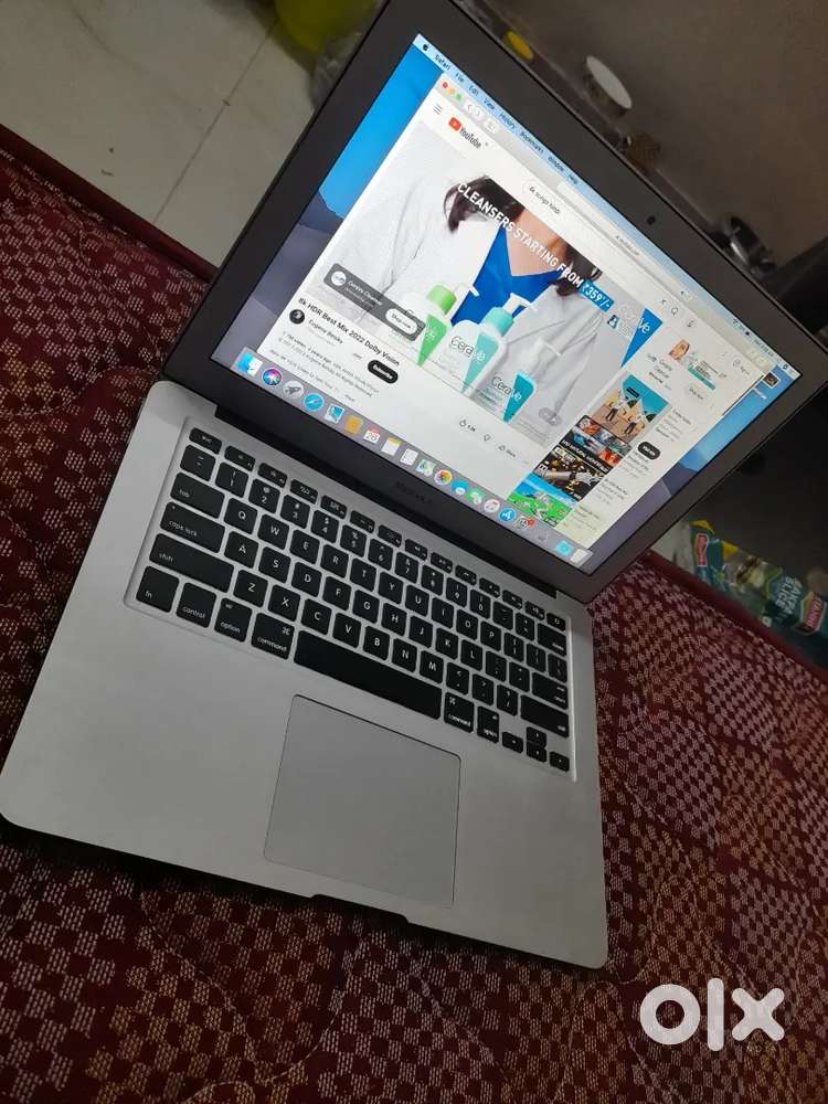 fully brand not a single scratched on its MacBook Air 8GB/256gb ssd