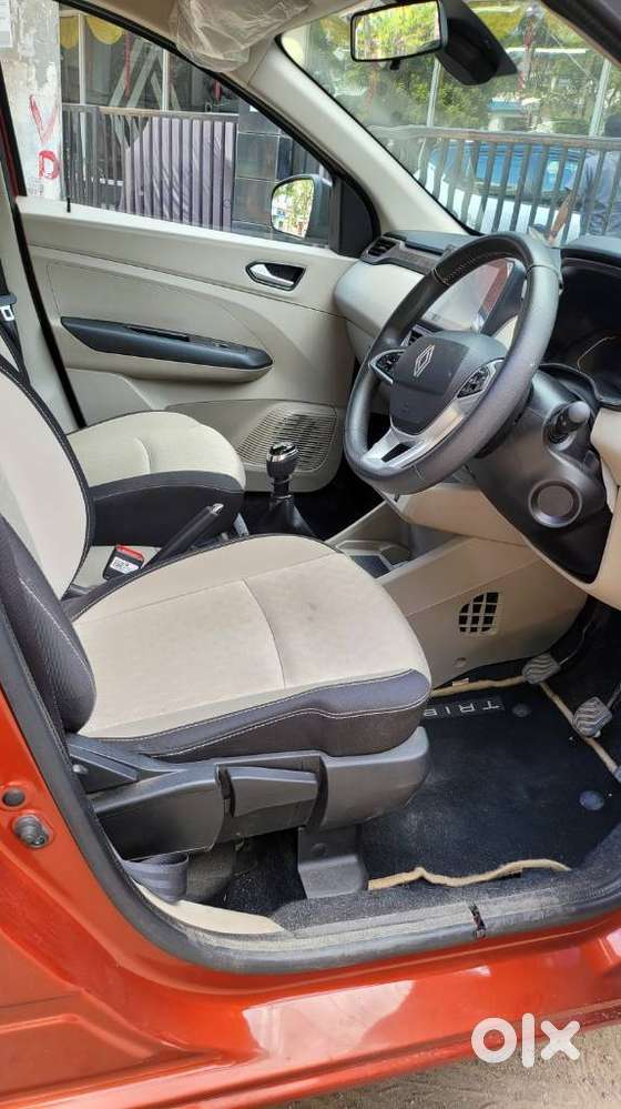 Renault Triber Rxz, 2025, Petrol