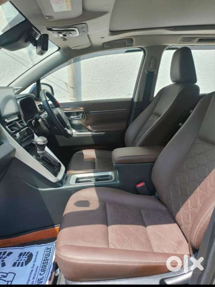 Toyota Innova Hycross 2.0 Zx Hybrid 7 Str, 2023, Petrol