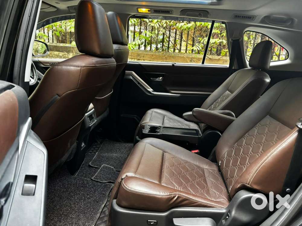 Toyota Innova Hycross 2.0 Zx (o) Hybrid 7 Str, 2023, Petrol