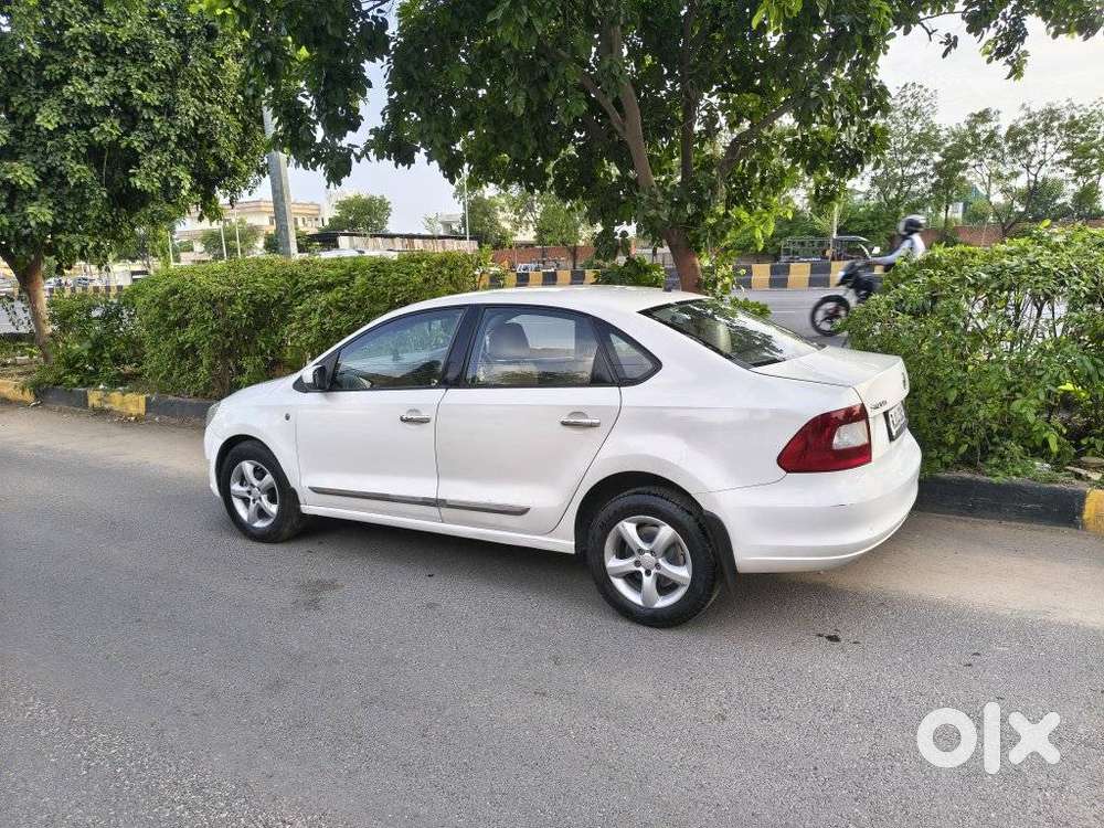 Skoda Rapid 1.5 Tdi Ambition Plus, 2015, Diesel