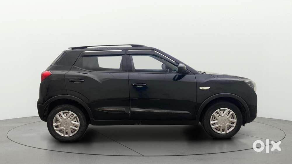 Mahindra Xuv300 W4, 2023, Petrol