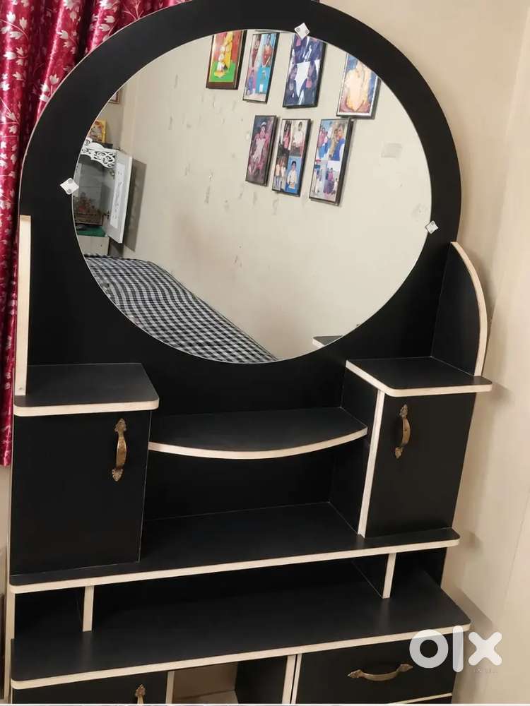 Wooden mirror table