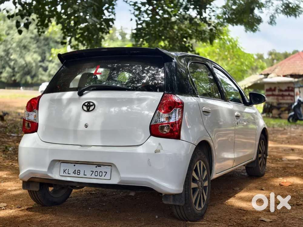 Toyota Etios Liva V 2018 Dual Tone