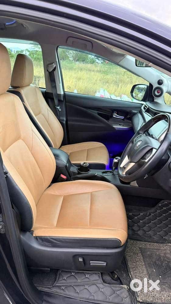 Toyota Innova Crysta 2.4 Z Automatic &ndash; 2022 | Sparkling Black Pearl