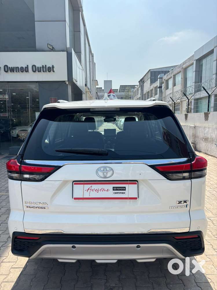 Toyota Innova Hycross 2.0 Zx Hybrid 7 Str, 2024